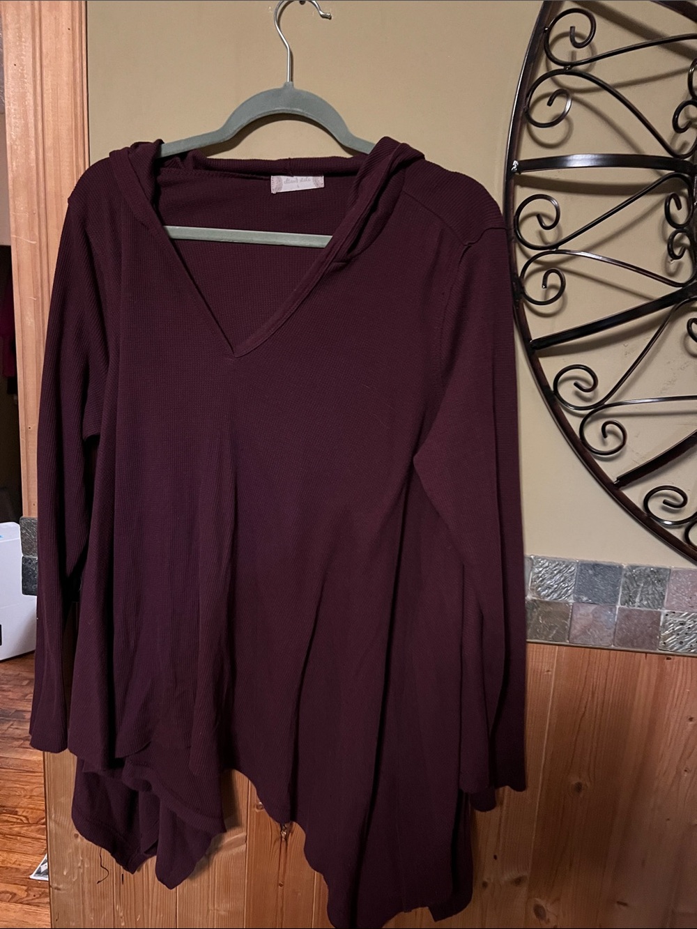 Altar'd State V-Neck Hooded Long Sleeve Top in Plum